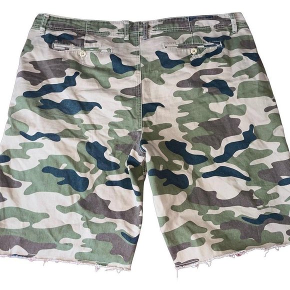Vintage Y2K Refuel Camo Shorts Slightly Distressed Mens Size 42 - Picture 2 of 4